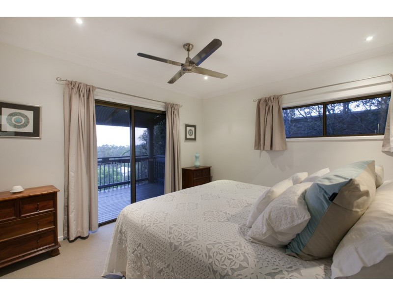 13 Hakea Crescent, Chapel Hill QLD 4069