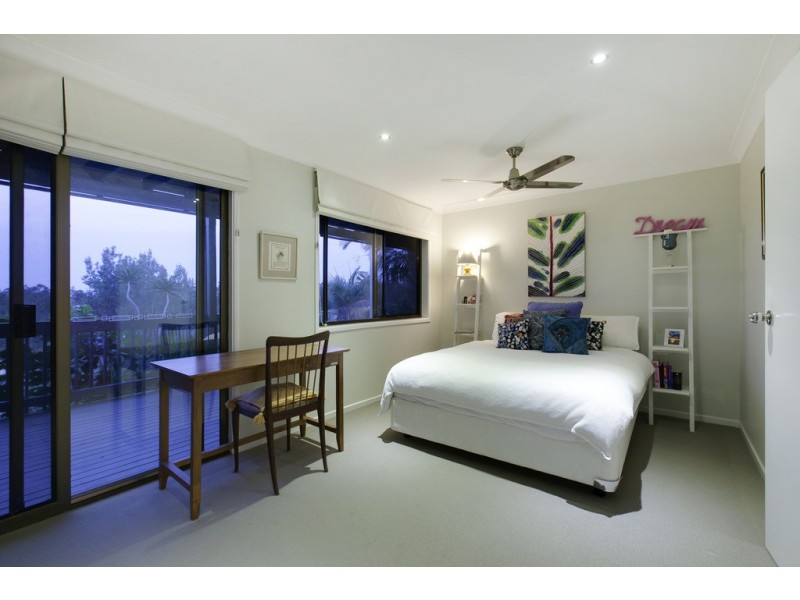 13 Hakea Crescent, Chapel Hill QLD 4069