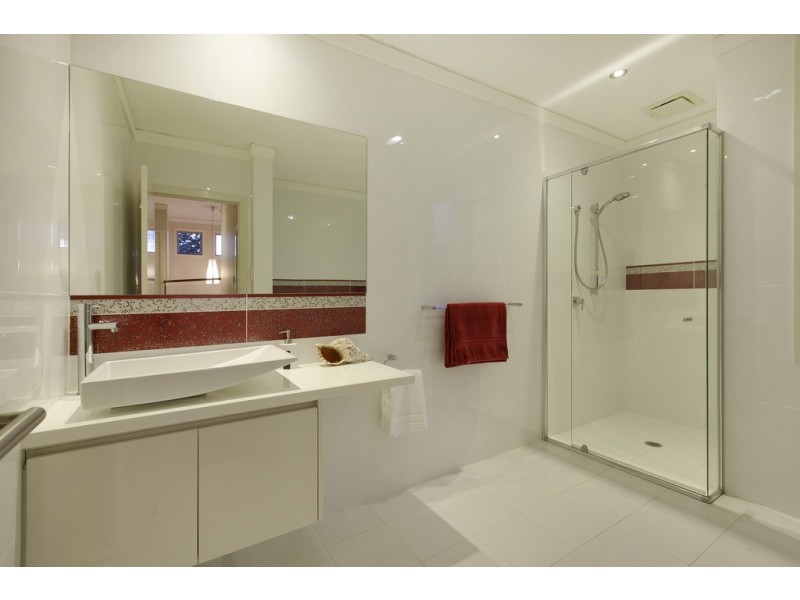 20a Kirkdale Road, Chapel Hill QLD 4069