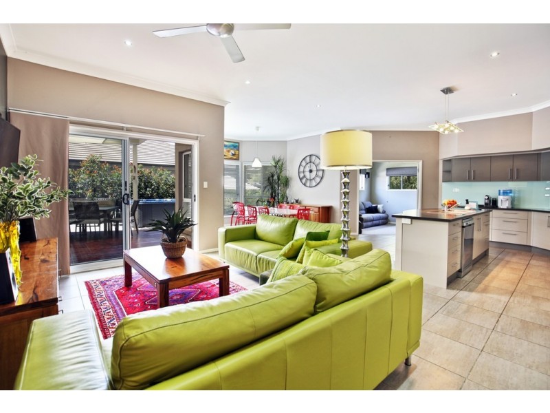 45 EMERALD DRIVE, Meroo Meadow NSW 2540