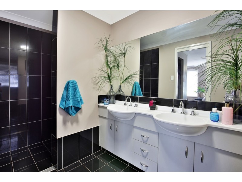 45 EMERALD DRIVE, Meroo Meadow NSW 2540