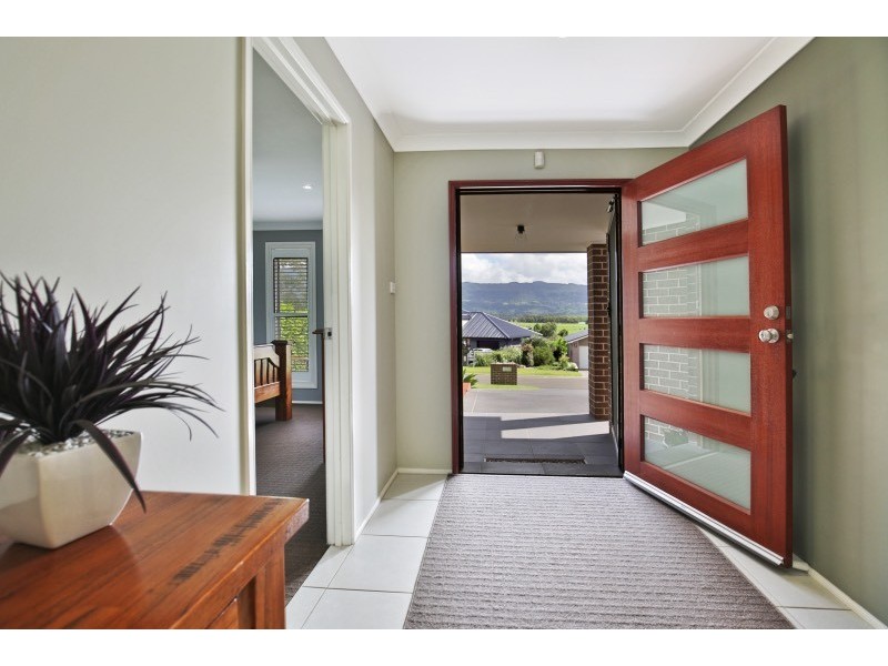 9 Meyer Place, Bomaderry NSW 2541