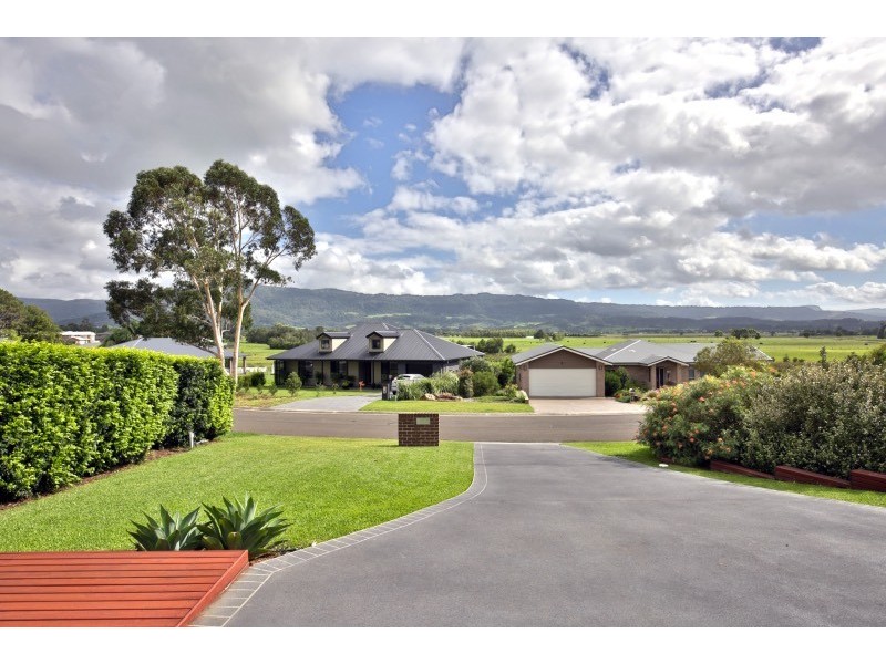 9 Meyer Place, Bomaderry NSW 2541