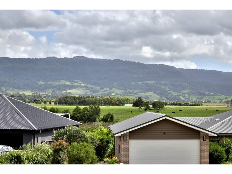 9 Meyer Place, Bomaderry NSW 2541