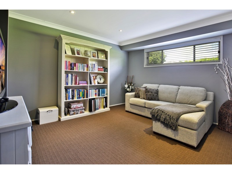 9 Meyer Place, Bomaderry NSW 2541