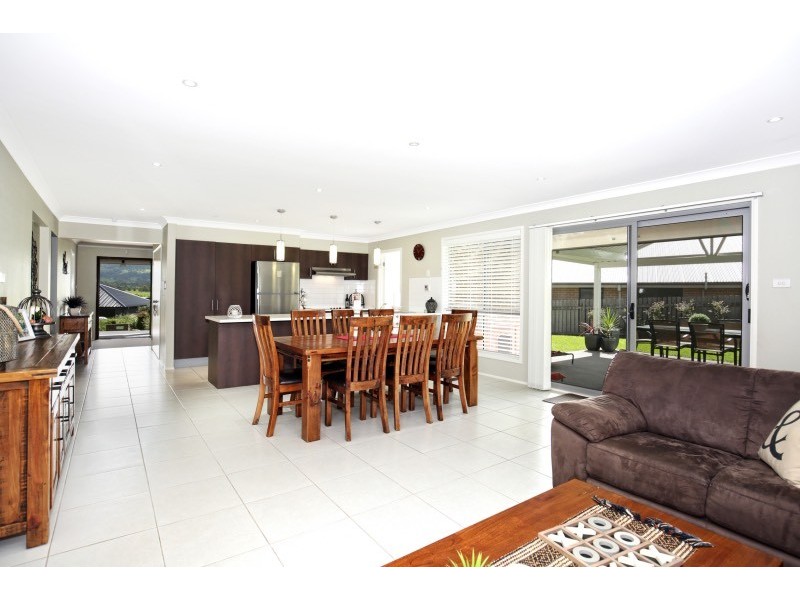 9 Meyer Place, Bomaderry NSW 2541