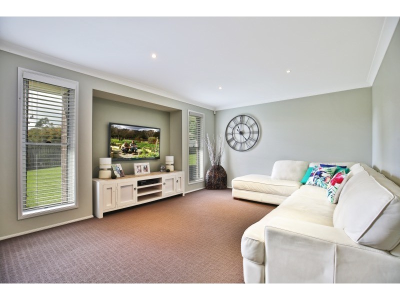 9 Meyer Place, Bomaderry NSW 2541