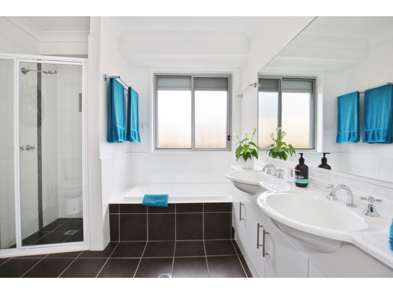 9 Meyer Place, Bomaderry NSW 2541