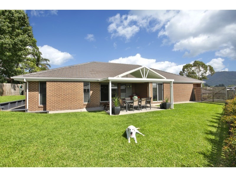 9 Meyer Place, Bomaderry NSW 2541
