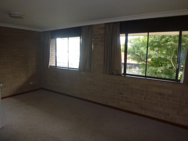 5 4 BURR AVENUE, Nowra NSW 2541