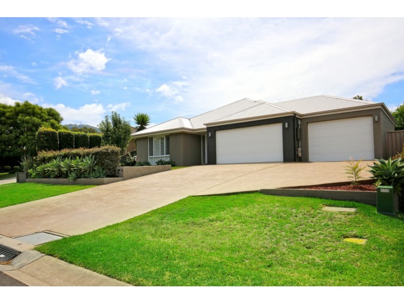 60 Emerald Drive, Meroo Meadow NSW 2540