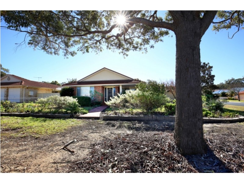 15 HOLLINGSWORTH CRESCENT, Callala Bay NSW 2540