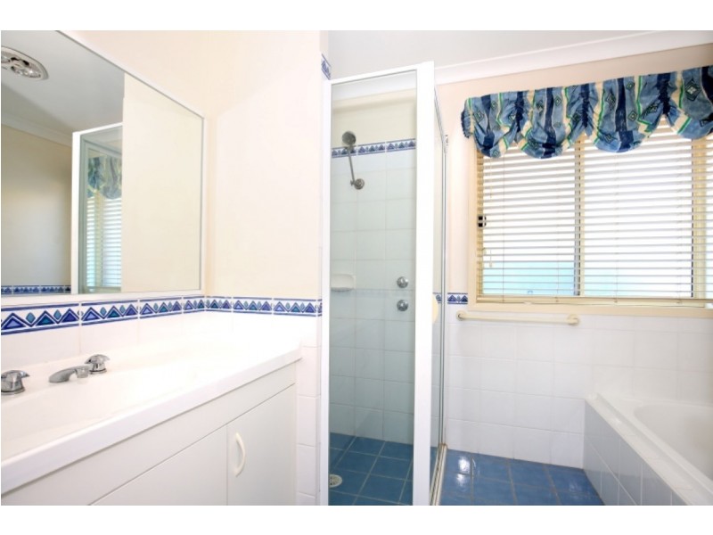 15 HOLLINGSWORTH CRESCENT, Callala Bay NSW 2540
