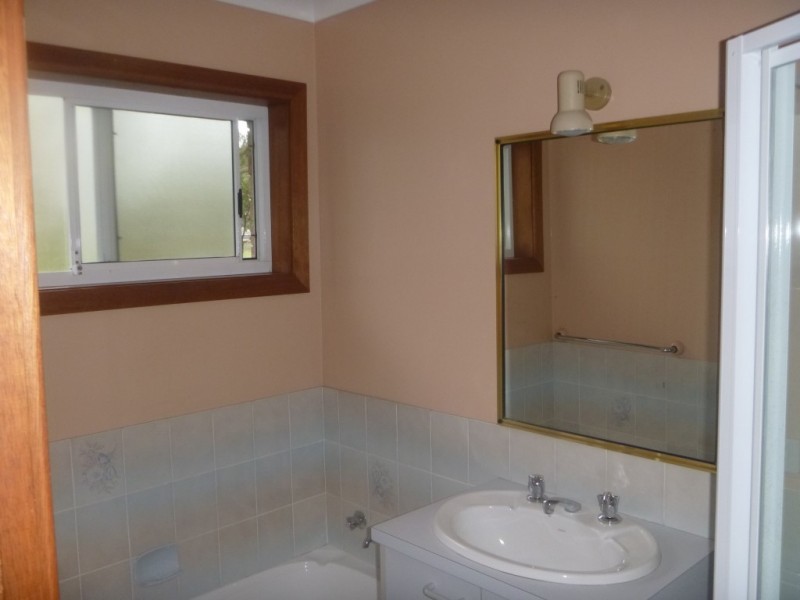 112 HILLCREST AVENUE, South Nowra NSW 2541