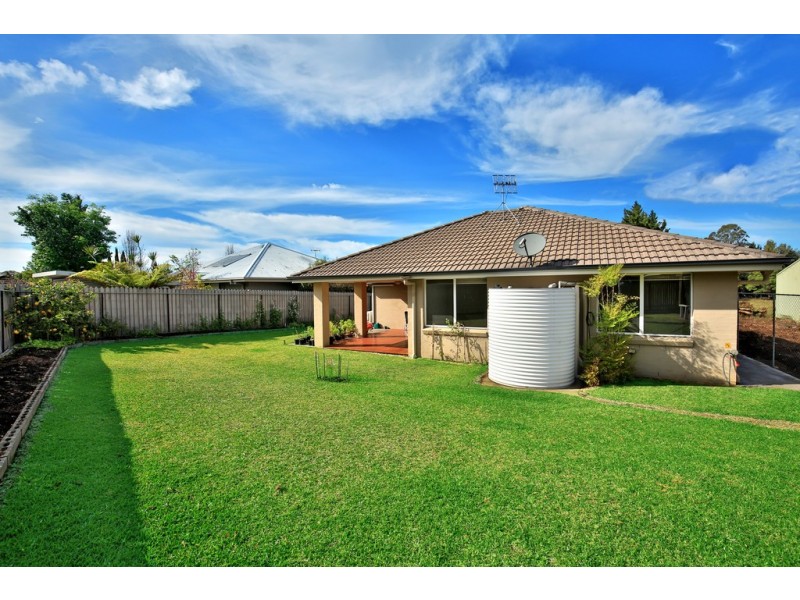 70 Emerald Drive, Meroo Meadow NSW 2540