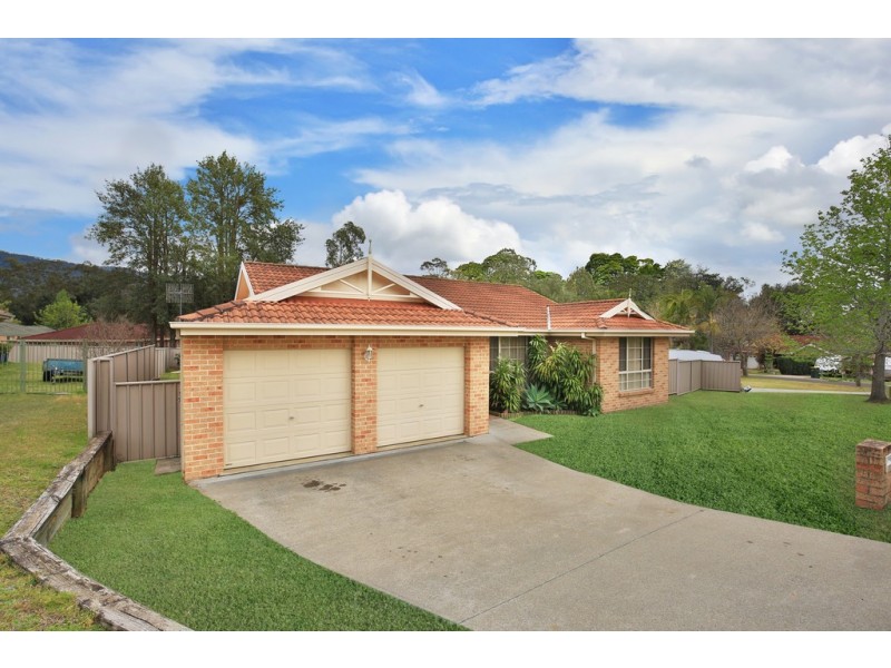 13 Magnolia Grove, Bomaderry NSW 2541