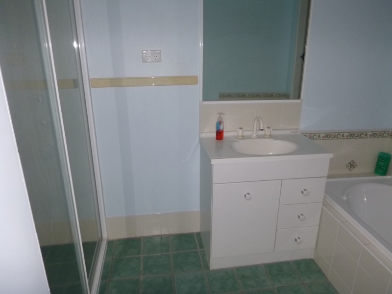 24 LIGHTWOOD DRIVE, West Nowra NSW 2541