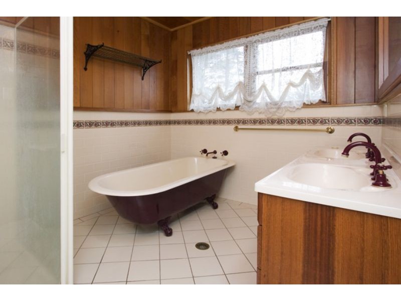 20 Windsor Drive, Berry NSW 2535