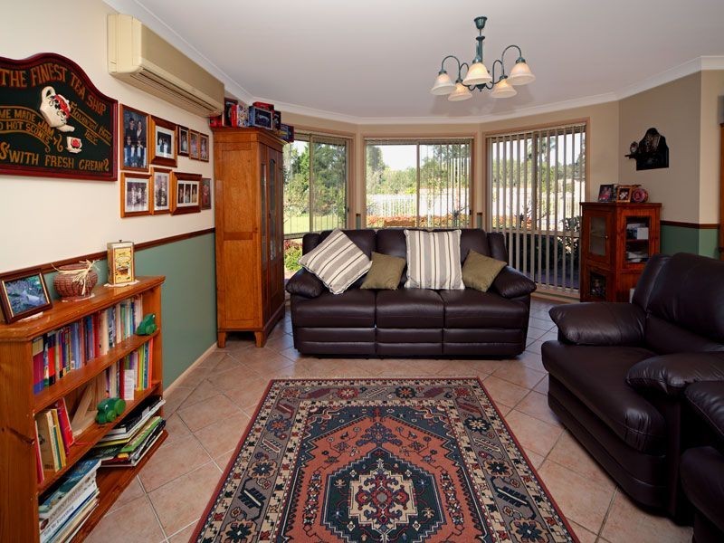 34 Tartarian Crescent, Bomaderry NSW 2541