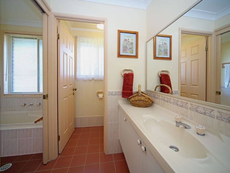 34 Tartarian Crescent, Bomaderry NSW 2541