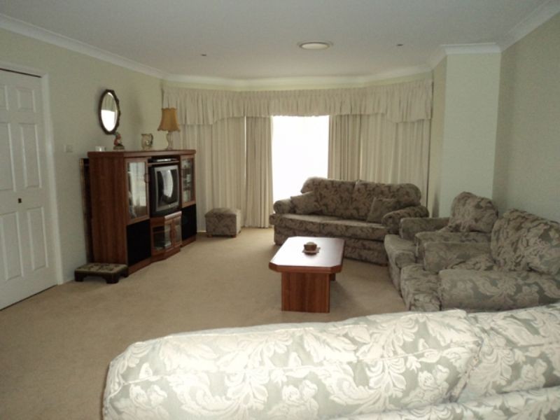 20 Tartarian Crescent, Bomaderry NSW 2541
