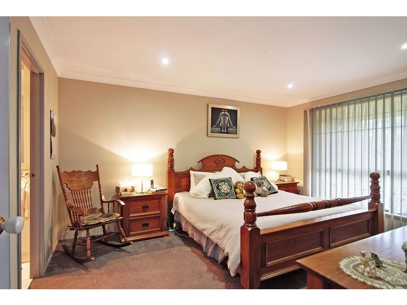 1 Tartarian Crescent, Bomaderry NSW 2541