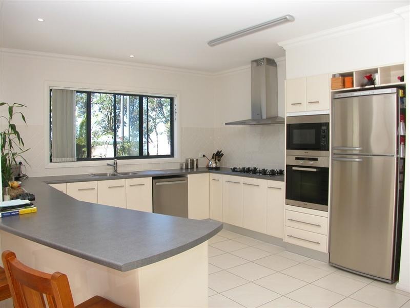 49 River Road, Shoalhaven Heads NSW 2535