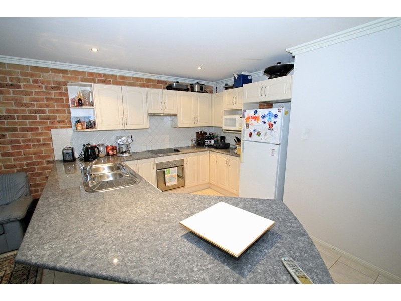 8/64 Brinnawar Street, Bomaderry NSW 2541