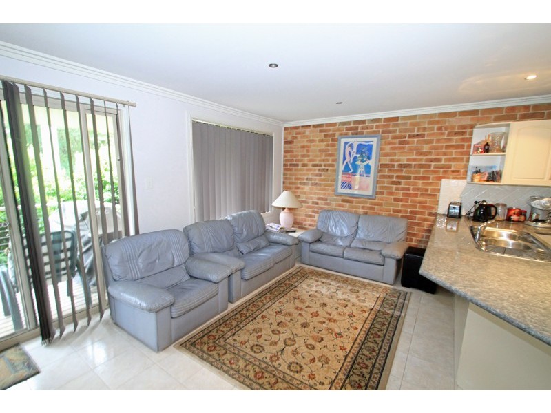 8/64 Brinnawar Street, Bomaderry NSW 2541