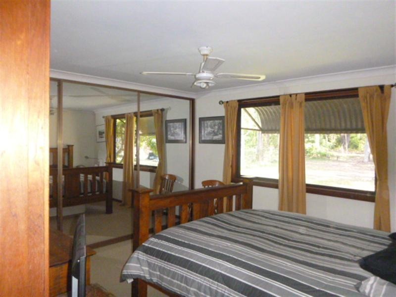 805A Falls Road, Falls Creek NSW 2540