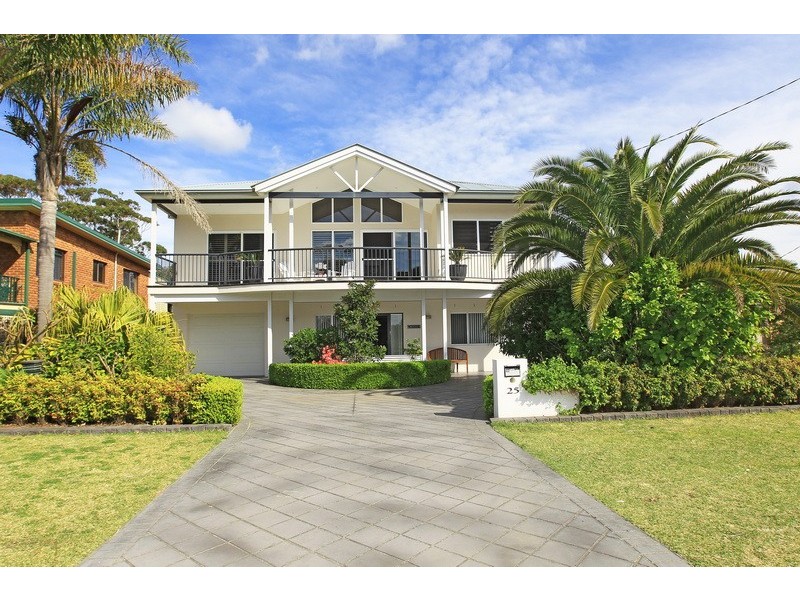 25 Woolstencraft Street, Shoalhaven Heads NSW 2535