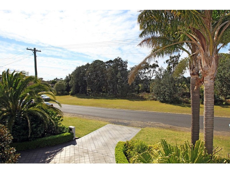 25 Woolstencraft Street, Shoalhaven Heads NSW 2535