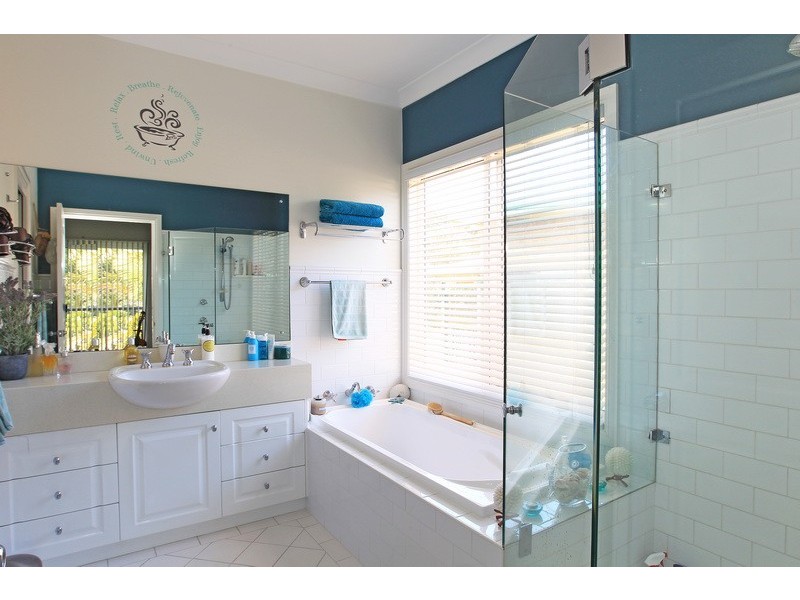 25 Woolstencraft Street, Shoalhaven Heads NSW 2535