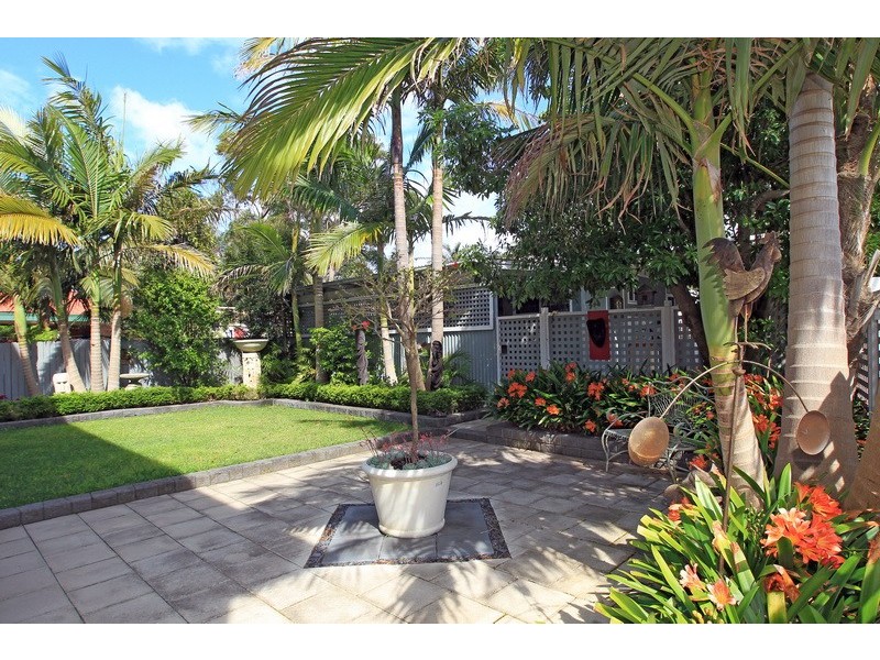 25 Woolstencraft Street, Shoalhaven Heads NSW 2535