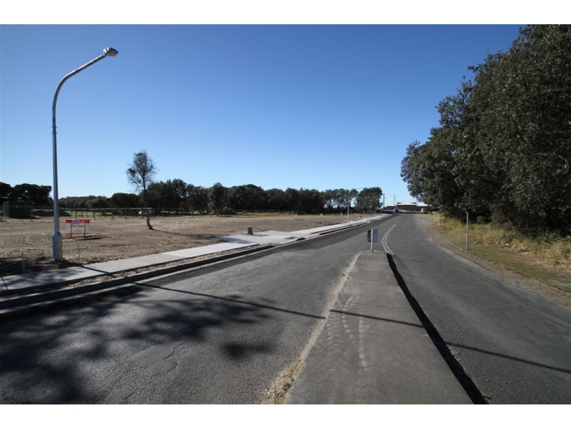 73 McIntosh St, Shoalhaven Heads NSW 2535