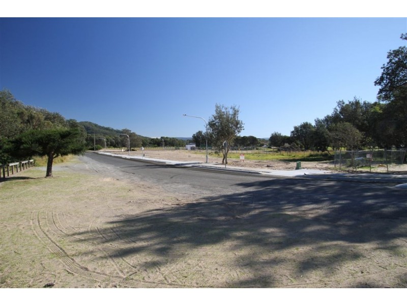 73 McIntosh St, Shoalhaven Heads NSW 2535