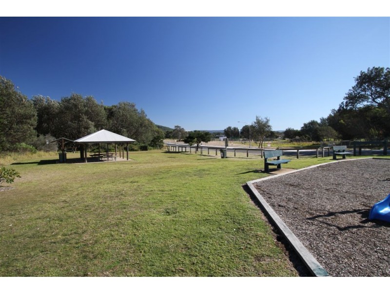 73 McIntosh St, Shoalhaven Heads NSW 2535