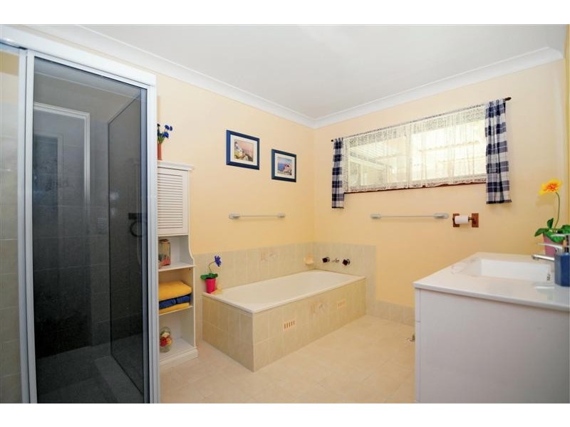 49 Woollamia Road, Falls Creek NSW 2540