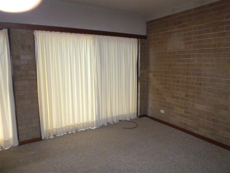 4/4 BURR AVE, Nowra NSW 2541