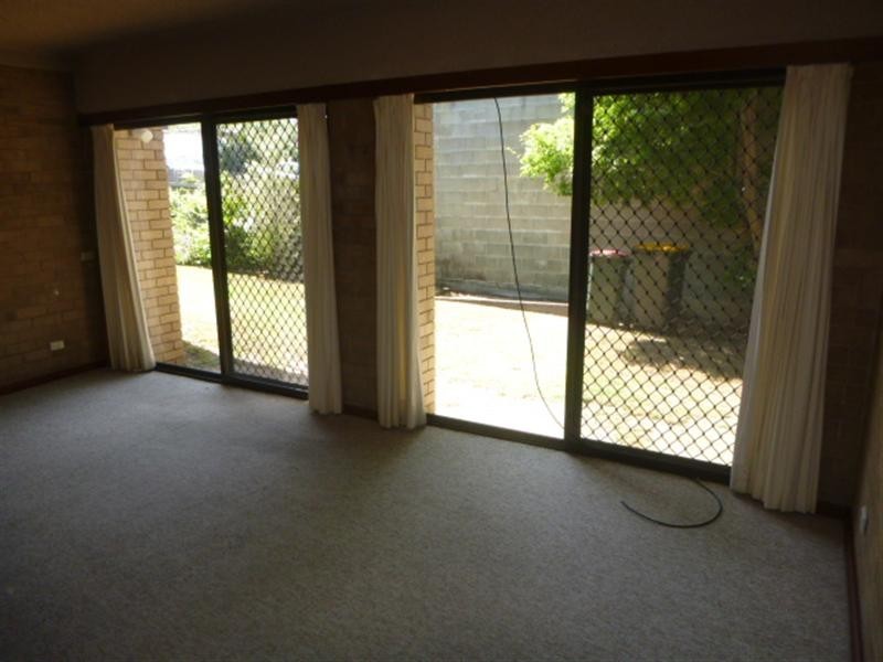4/4 BURR AVE, Nowra NSW 2541