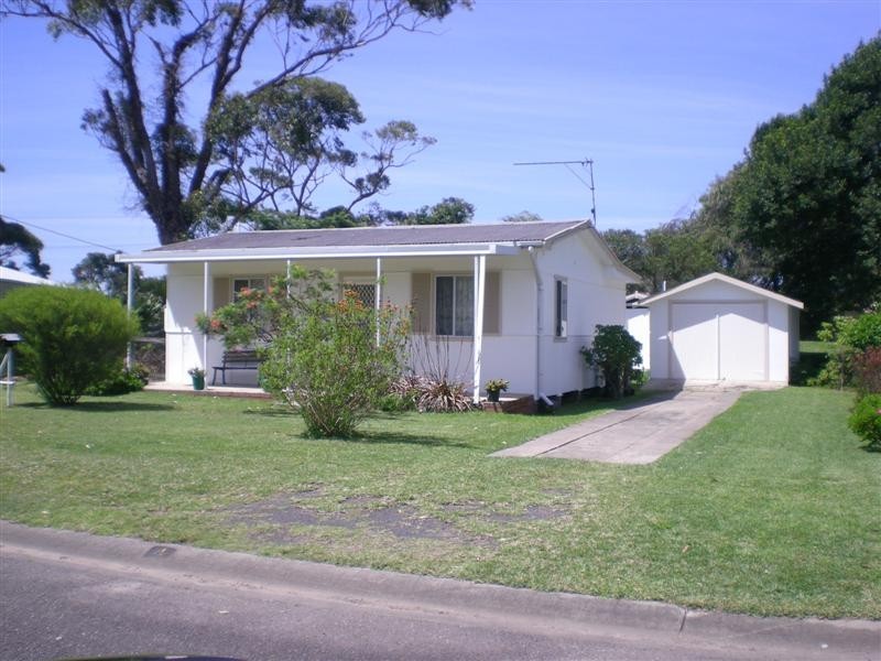 4 BOLT STREET, Shoalhaven Heads NSW 2535