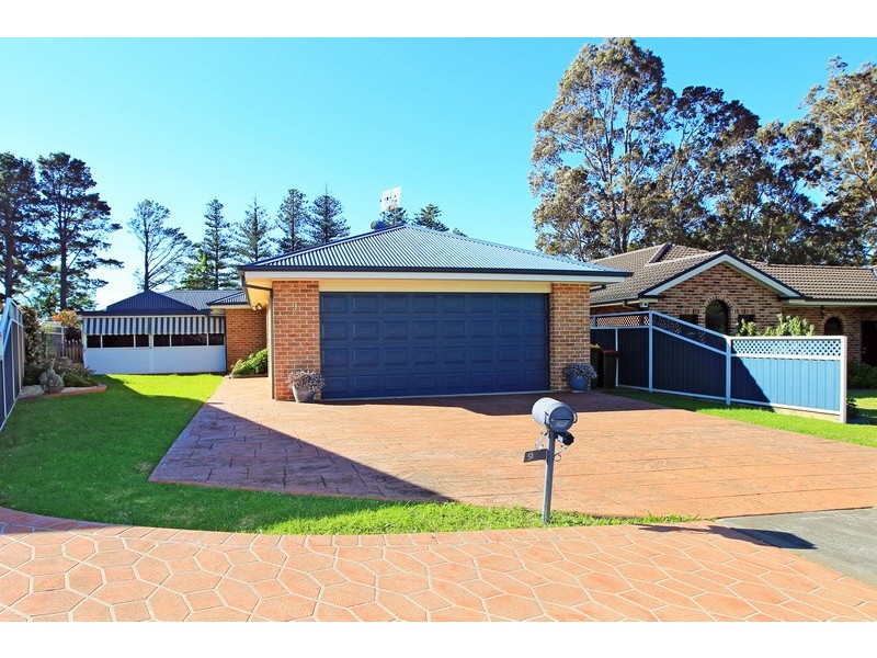 9 Jade Place, Meroo Meadow NSW 2540