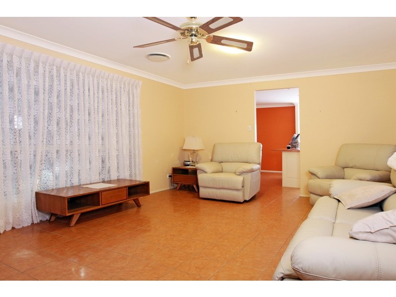 9 Jade Place, Meroo Meadow NSW 2540