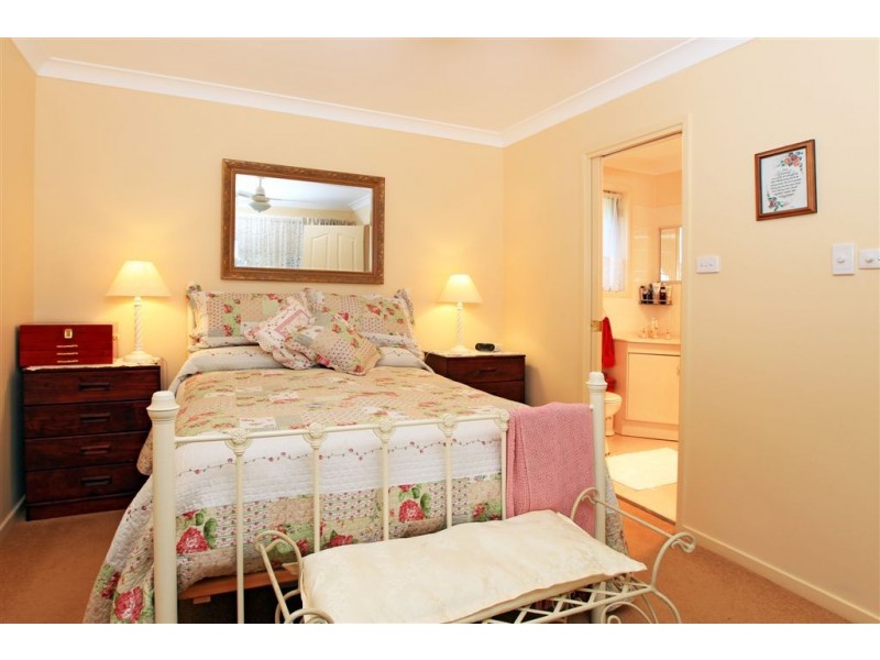 16 Lydon Crescent, Nowra NSW 2541