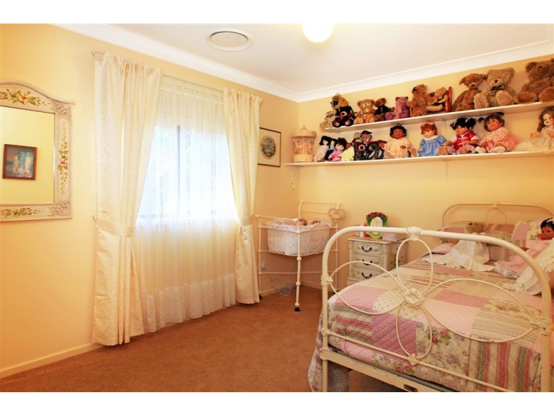 16 Lydon Crescent, Nowra NSW 2541