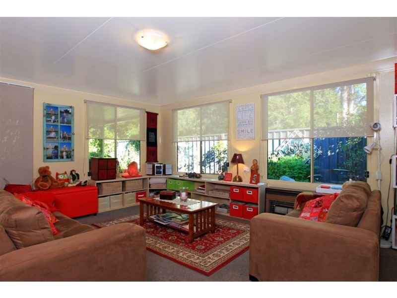 16 Lydon Crescent, Nowra NSW 2541