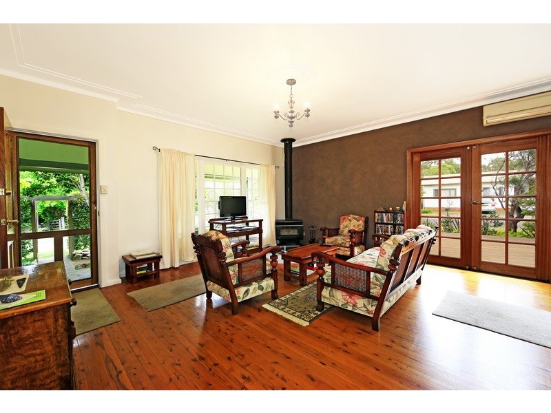 20 Lynburn Ave, Bomaderry NSW 2541