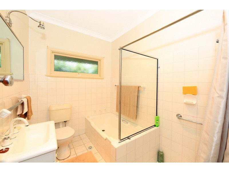 20 Lynburn Ave, Bomaderry NSW 2541