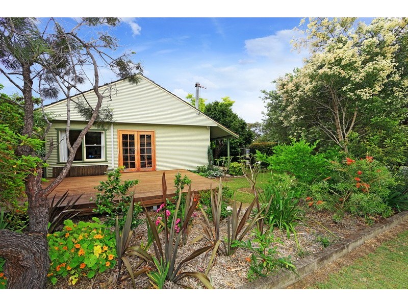 20 Lynburn Ave, Bomaderry NSW 2541