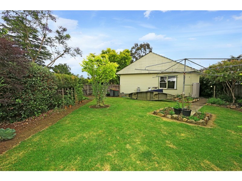 20 Lynburn Ave, Bomaderry NSW 2541